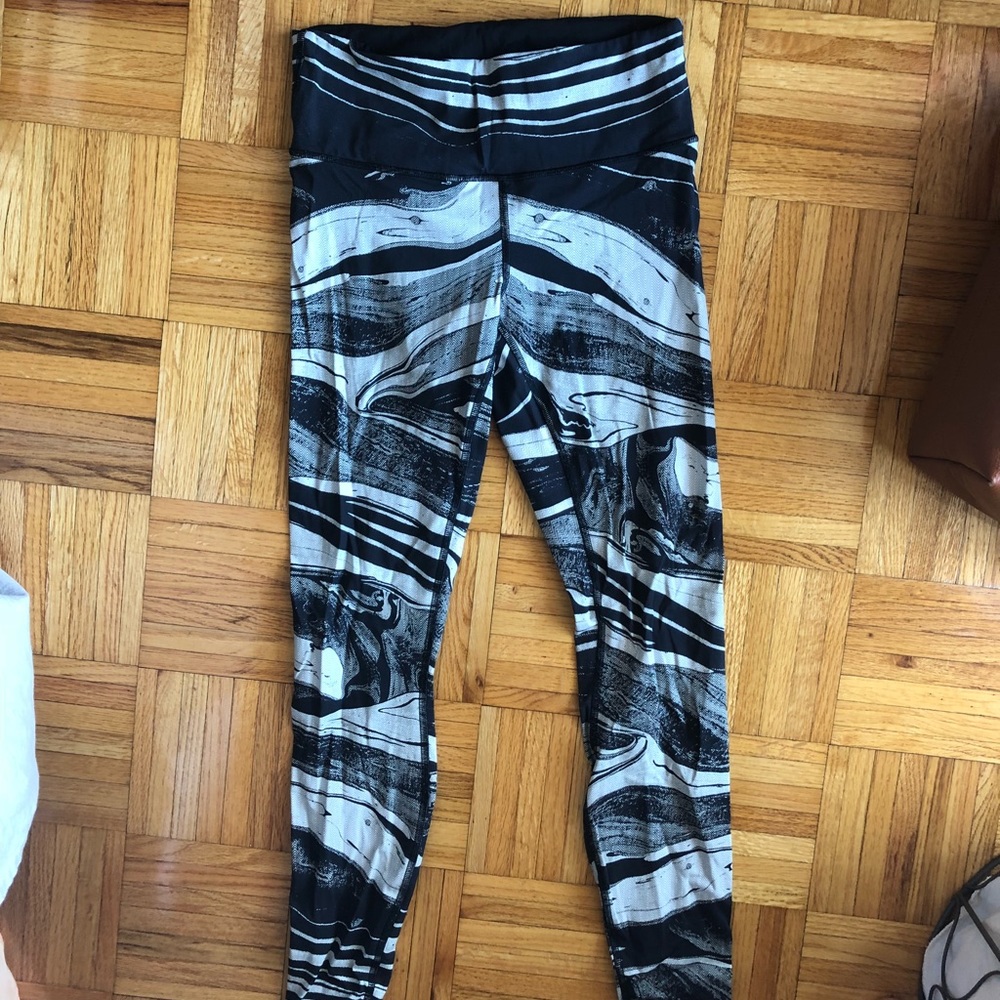 Like new Lululemon crops